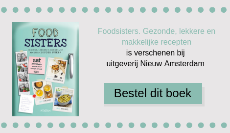 Spinazieburger met gezonde friet is een recept uit Foodsisters met gezonde, lekkere en makkelijke recepten zonder suiker is verschenen bij uitgeverij Nieuw Amsterdam